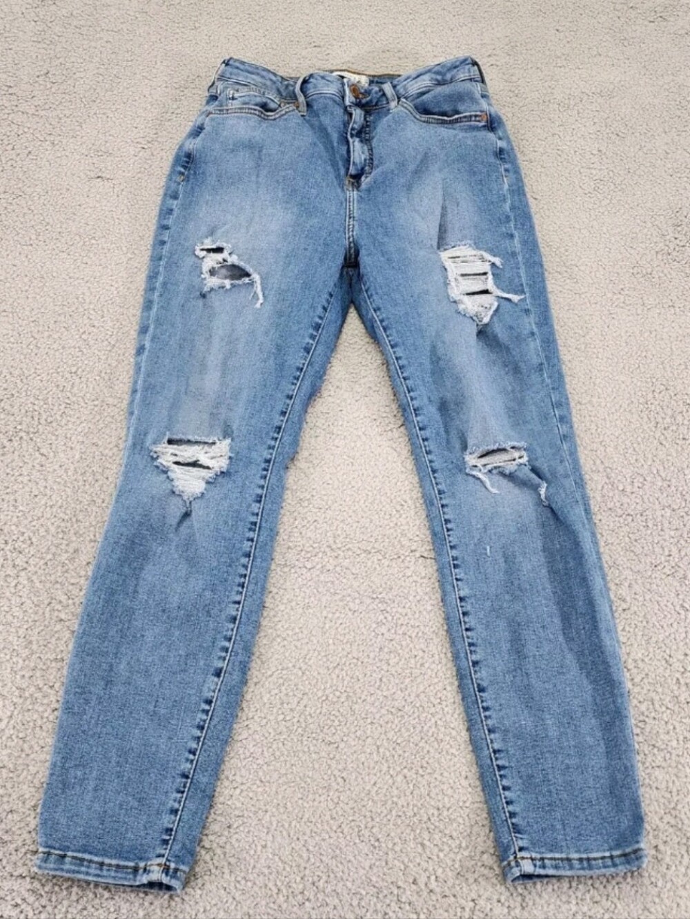 Forever 21 Women’s Classic Blue Ripped Boyfriend Jeans - Size 29"